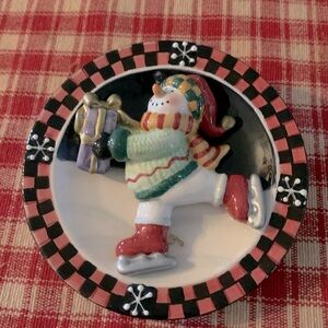 Ganz 3D Ice Skating Snowman Ceramic 7¾" Wall Plate in like new condition.